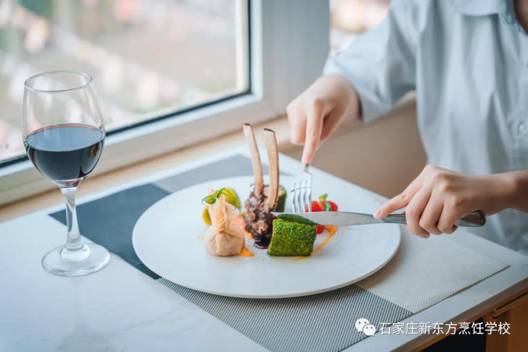 西餐廚師工資多少錢(qián)一個(gè)月