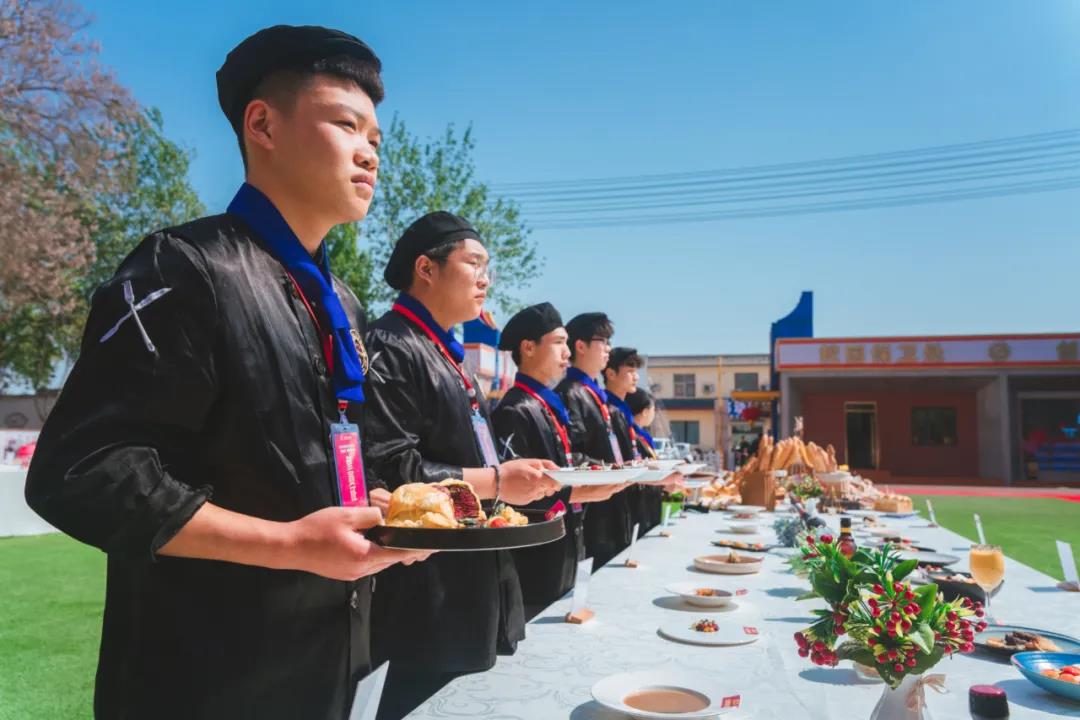 想成為一名西餐廚師，我需要學習多久？