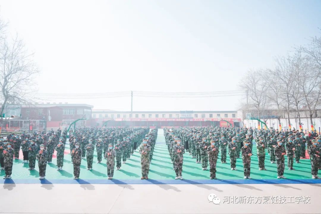 軍訓(xùn)開幕式丨鮮衣怒馬，沙場點(diǎn)兵，今日你們很颯