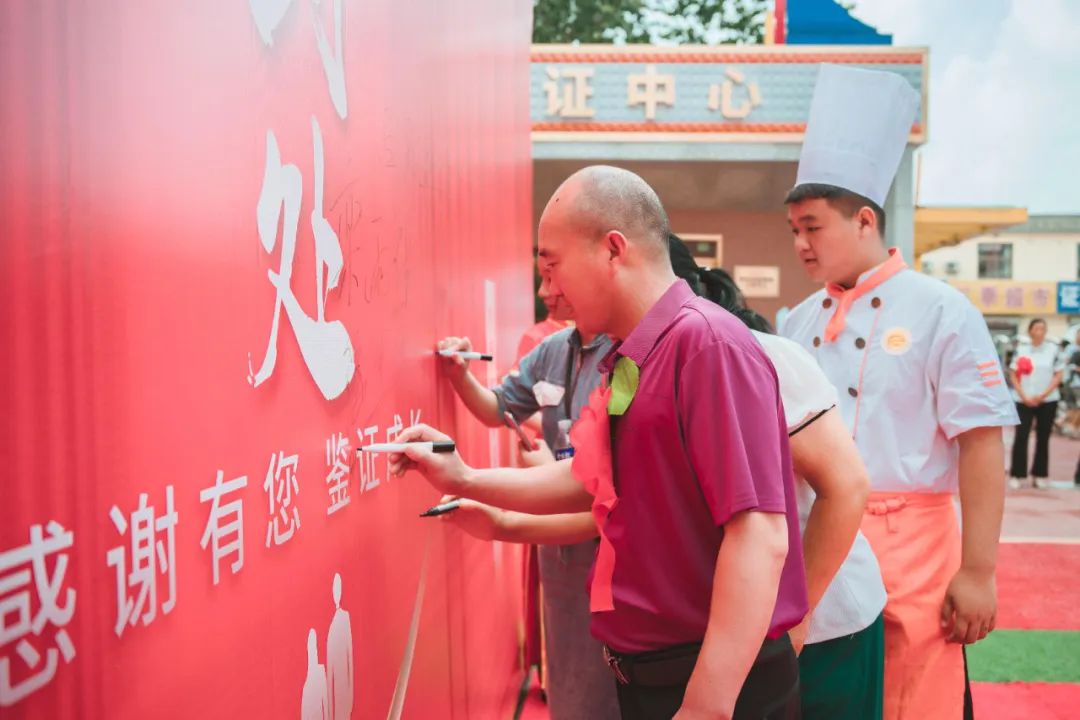 家校同育，齊心協(xié)力，共助學(xué)子成長成才，河北新東方家長鑒會圓滿落幕！