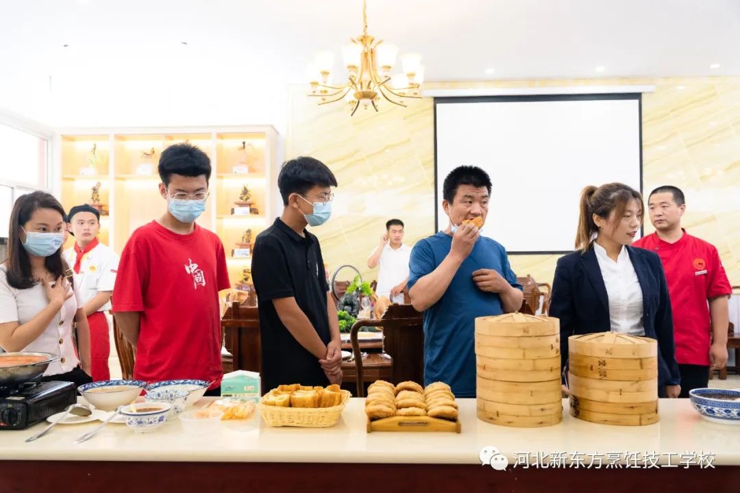 美食品鑒會火熱現(xiàn)場，各路美食繽紛集結(jié)，“味”你而來！
