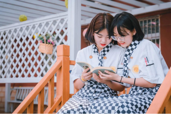 女性學(xué)西點(diǎn)提升職場競爭力303.png