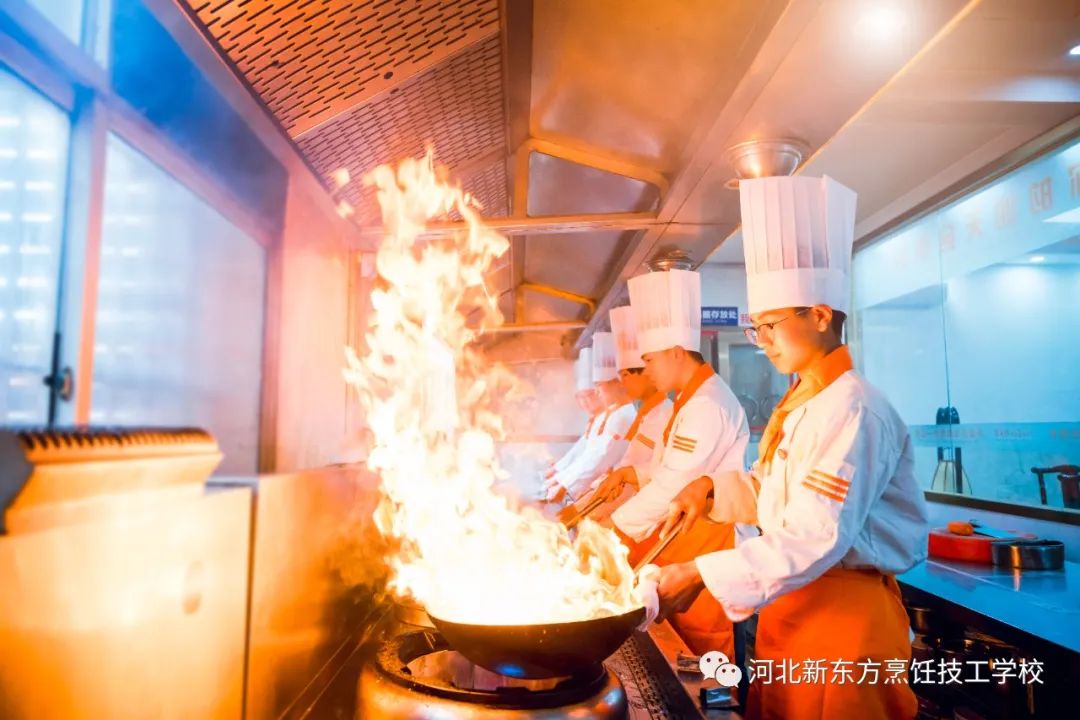 初中男生適合學(xué)什么專業(yè)？哪些專業(yè)既熱門(mén)又有前途？