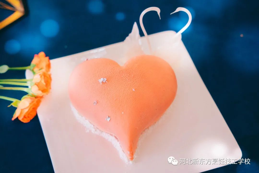當美食遇上“多巴胺穿搭”，適配度好滿！