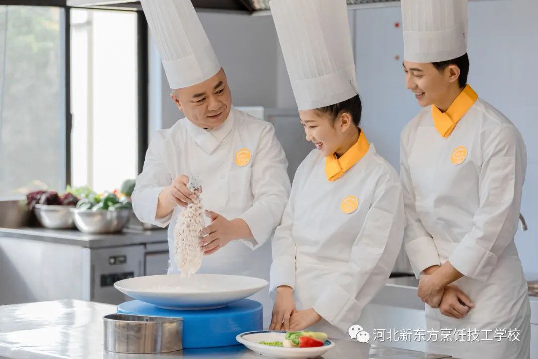 校企預(yù)定會(huì)暨產(chǎn)教融合簽約儀式 1 天，關(guān)于校企共建你還有不了解的嗎？