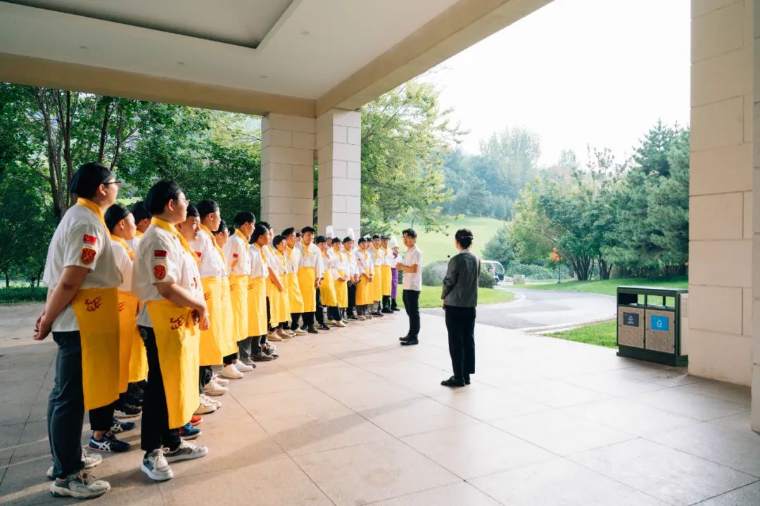 實地企業(yè)參觀，助力學生未來！河北新東方學子應邀走進『翠屏山迎賓館』觀摩學習！
