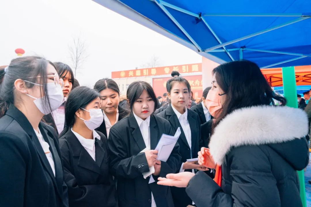 重頭戲！河北新東方2024春季大型校園招聘會(huì)來(lái)咯！多家企業(yè)等你pick！