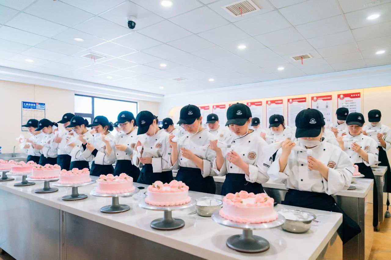 原來普通女孩學(xué)西點(diǎn)烘焙這么適合！后悔沒早學(xué)！