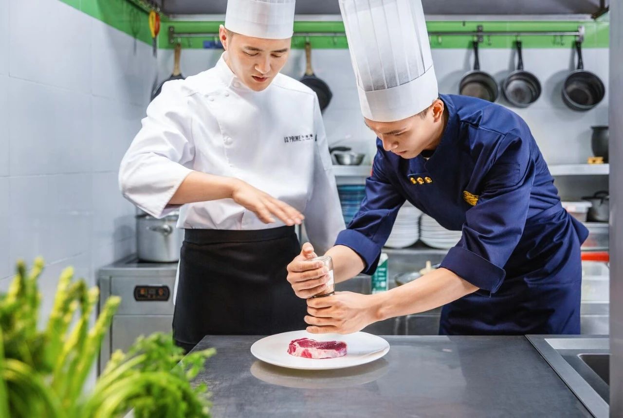 為什么說(shuō)廚師是舌尖上的“鐵飯碗”？廚師是一條被低估的黃金賽道？