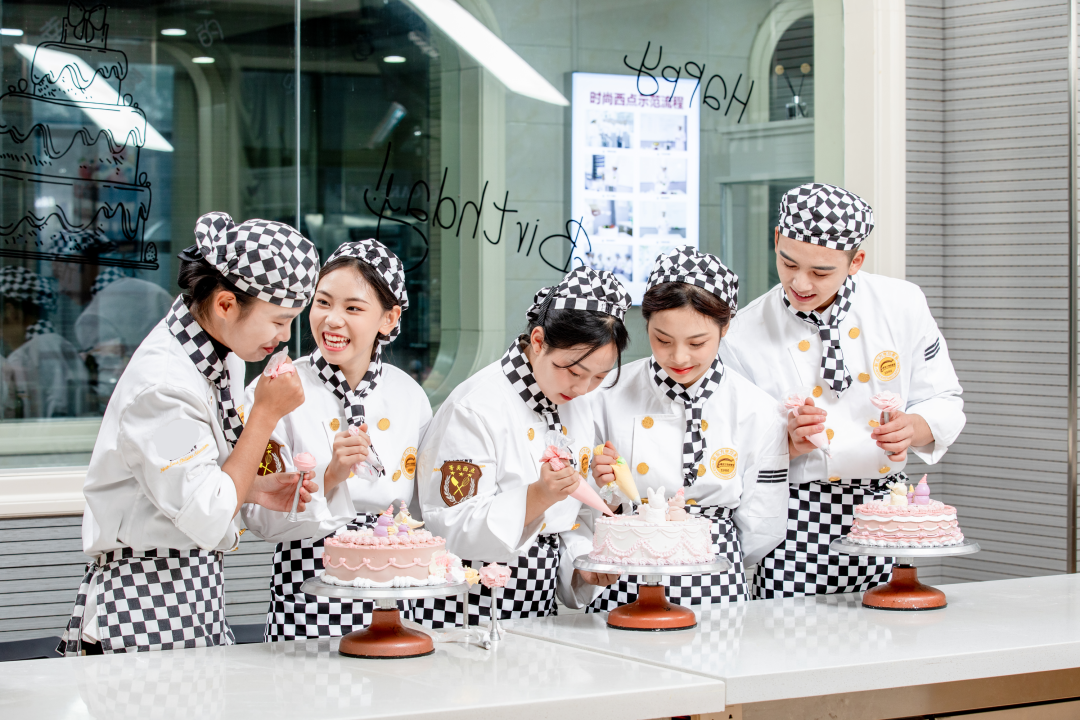 2025年三校生轉(zhuǎn)學(xué)，為何選河北新東方學(xué)西點(diǎn)西餐專業(yè)？