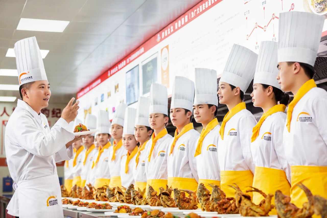 【學(xué)費(fèi)調(diào)整通知】鎖定舊學(xué)費(fèi)，鋪就未來坦途！河北新東方2026年春季招生學(xué)費(fèi)即將上調(diào)！