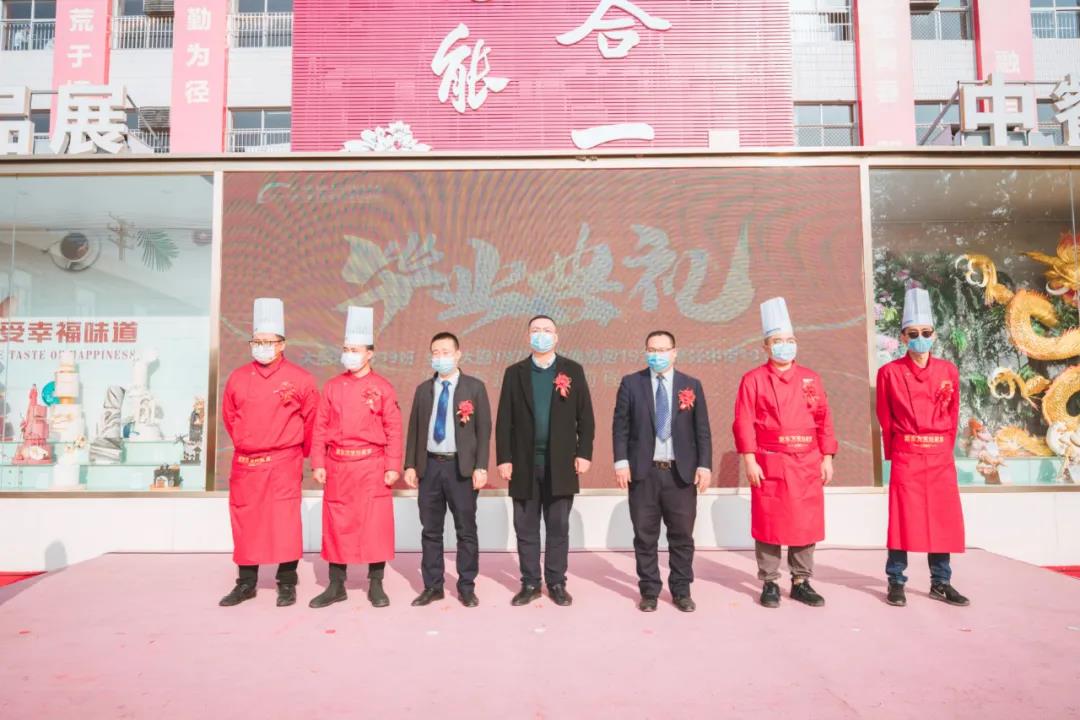 時光不老，青春不散，畢業(yè)只是與期待的未來相遇！